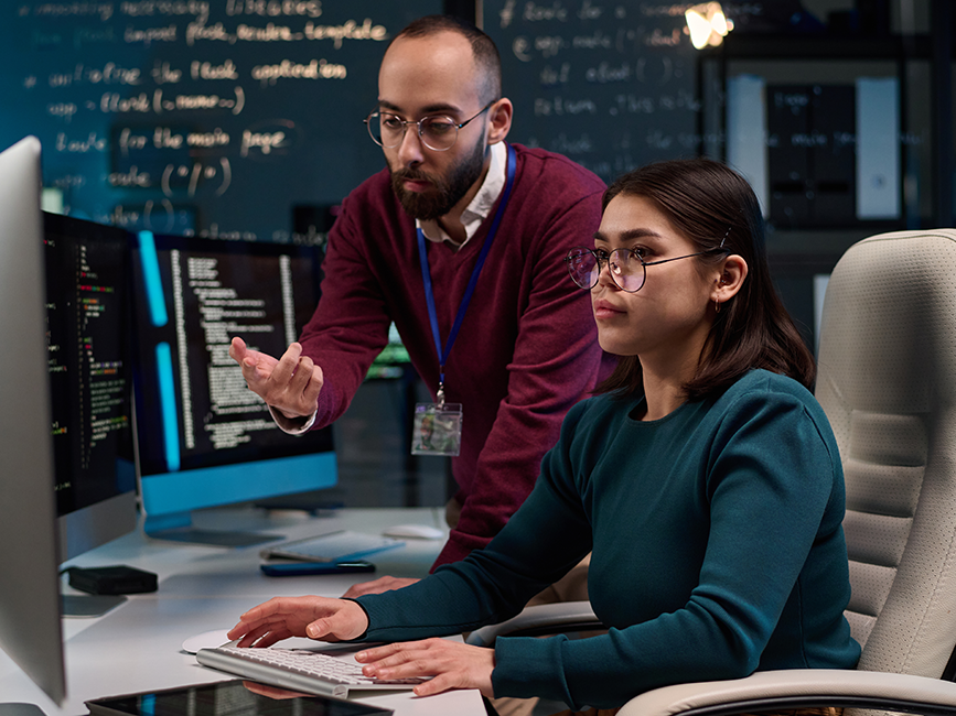 manager providing cybersecurity training